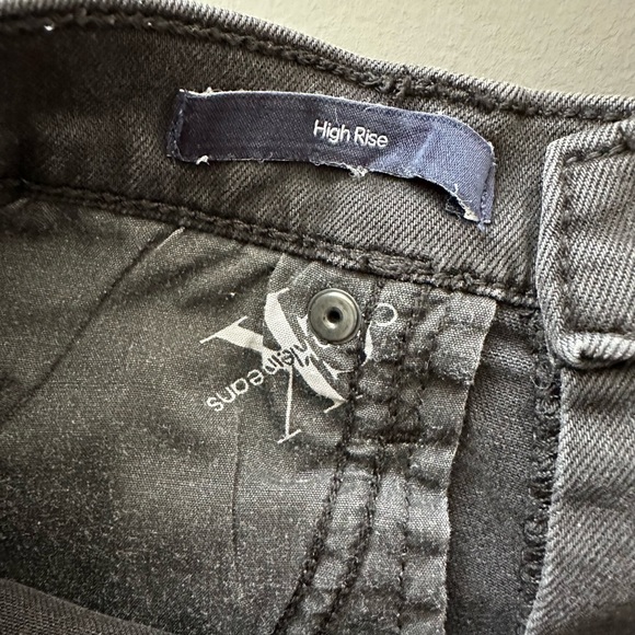 Calvin Klein Mom Shorts-High Rise-Black.Size 27 - Picture 9 of 9